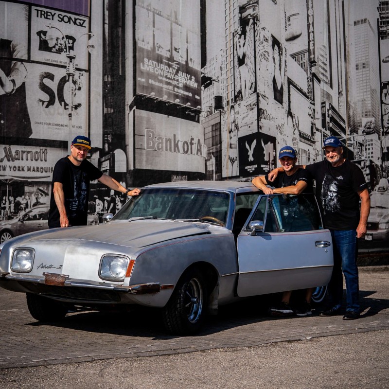 Avanti II: History, V8 Power, and Its Unique Fiberglass Body